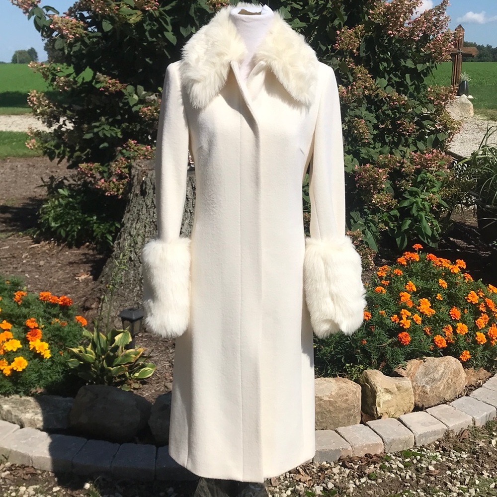Express Gorgeous cream white fur cuff &collar coat